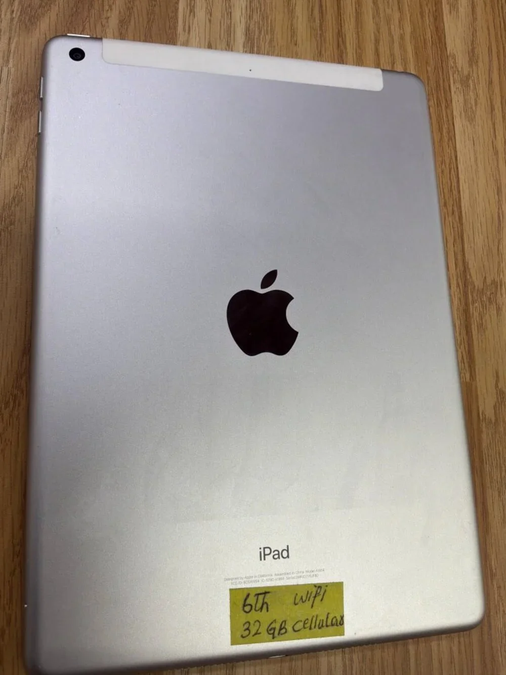 Apple iPad 6th Generation 32GB Wi-Fi + Cellular 9.7